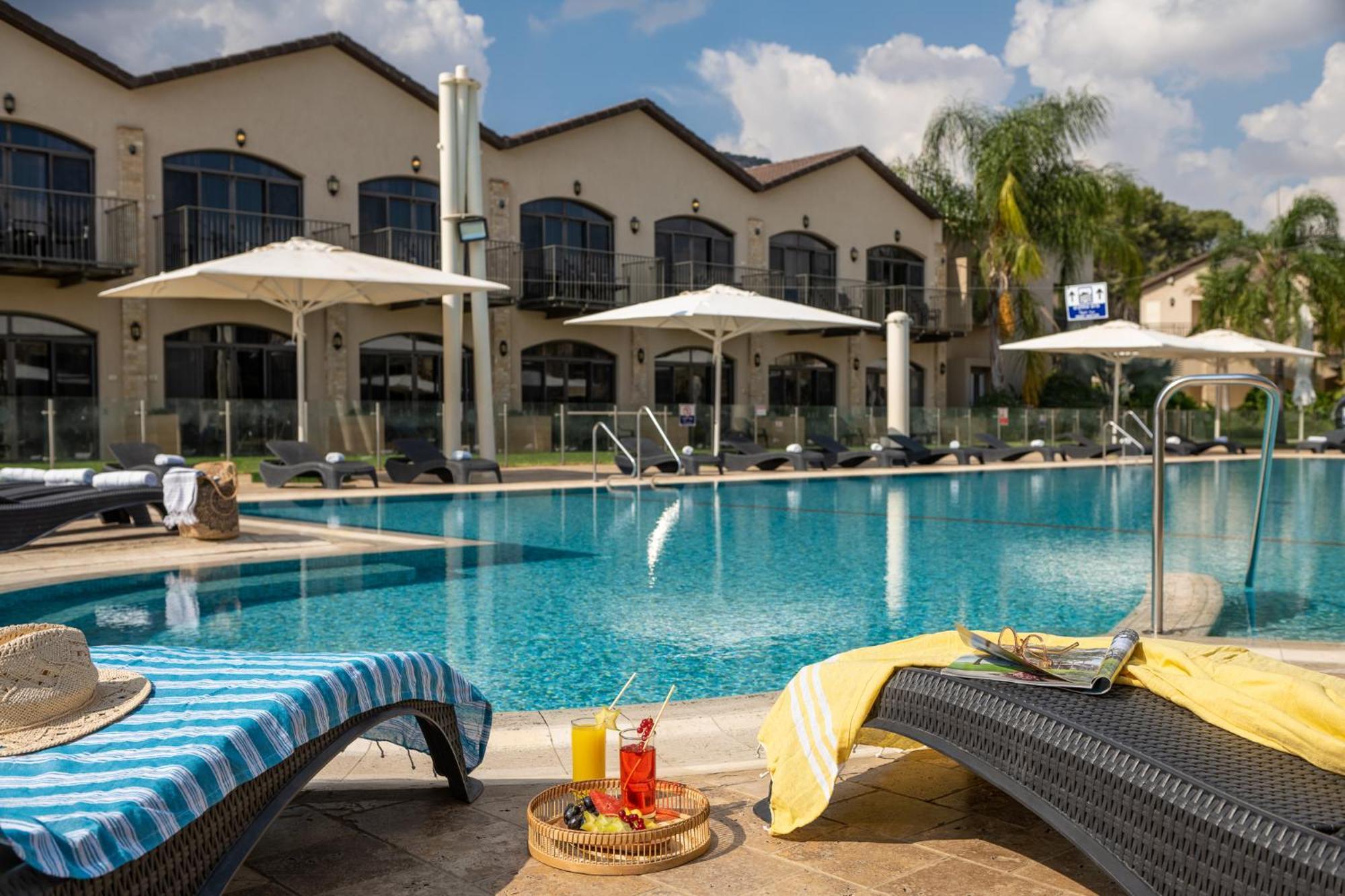 Galilion Hotel Yesod Hamaala Exterior photo